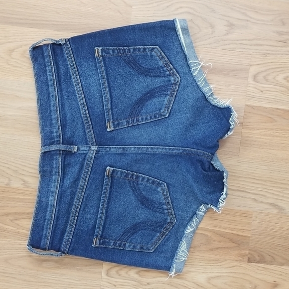 HOLLISTER High Rise Short Short Line Raw Folded Hemline size 5 - Picture 5 of 8